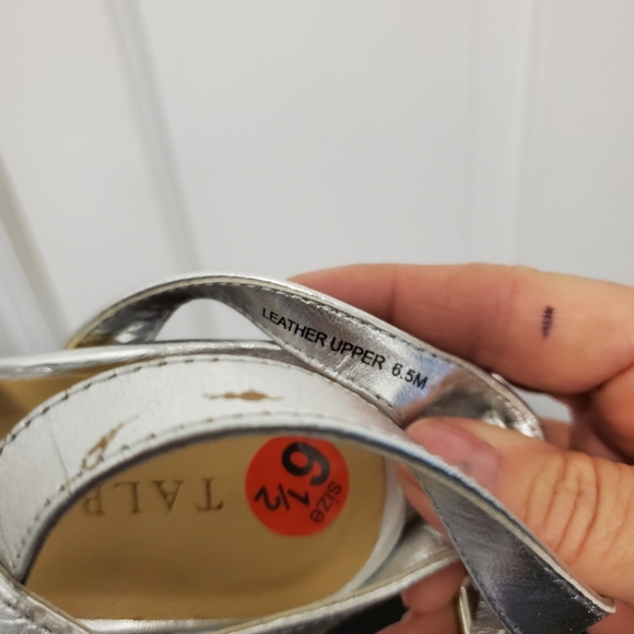 NWOB Talbots "Keri" Silver Metallic Multi Straps Flat Sandals Size 6.5, Formal - Picture 12 of 13